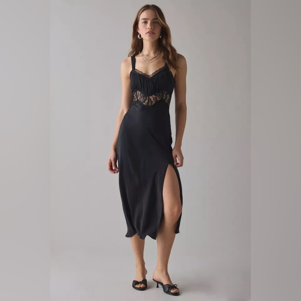 NEW Kimchi Blue Liz Satin Lace Trim Slip Midi Dress